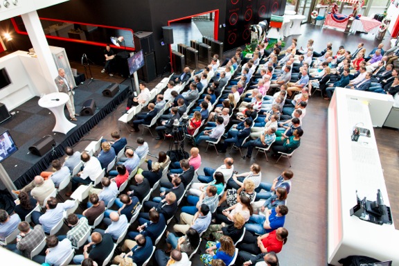 Een van de ruimtes waar de 600 gasten de talkshow volgden